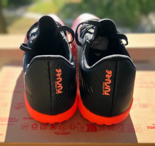 Pánské kopačky Puma Future, černo-oranžové, vel. 40 5