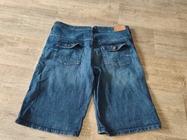 Dámské džínové kraťasy H&M, 44 7