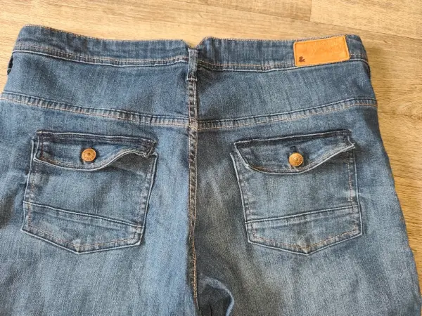Dámské džínové kraťasy H&M, 44 8