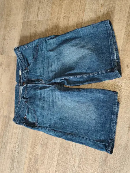 Dámské džínové kraťasy H&M, 44