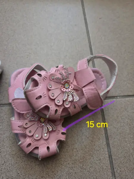 Dětské růžové sandálky s kytičkou