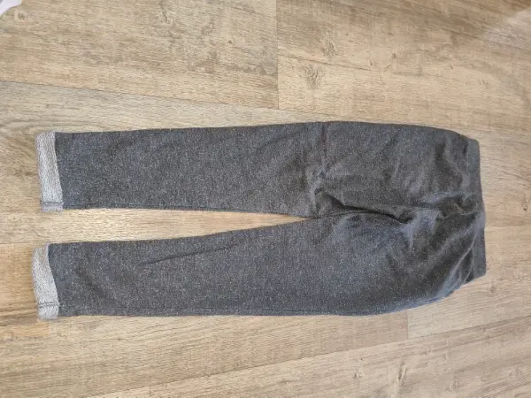 Šedé tepláky H&M 8-9let 6