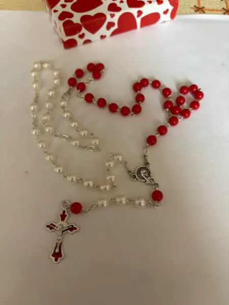 Růženec z barevných perliček  3