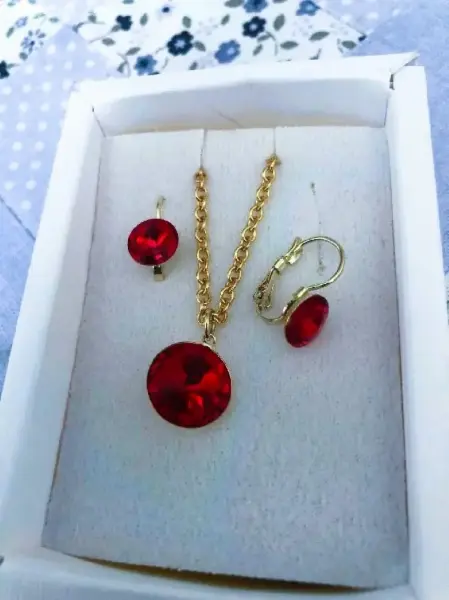 Pozlacená souprava Swarovski červená