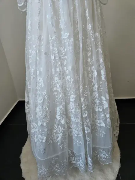 Romantické svatební vintage šaty s krajkou a šněrováním 5