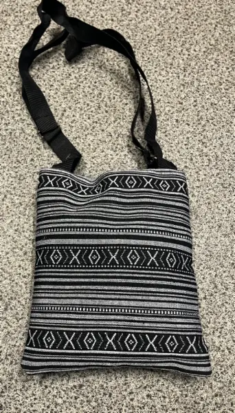 Malá crossbody kabelka s motivem pejska 3
