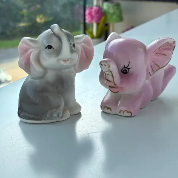 Dvě keramické figurky slonů