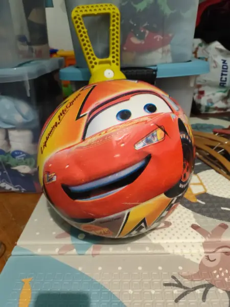 Skákací míč Disney Cars Lightning McQueen