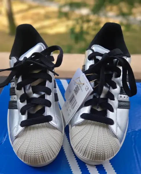 Stříbrné tenisky Adidas Superstar 2