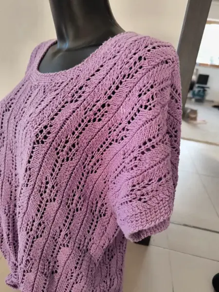 Fialový pletený dámský top s krajkovým vzorem 2