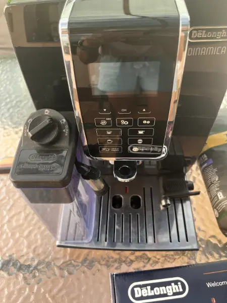 Automatický kávovar DeLonghi Dinamica 4