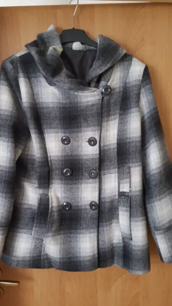Dámský dvouřadý kabát, černo-bílý károvaný vel.40