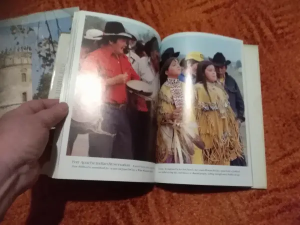 Kniha Back Roads America: A Portfolio of Her People 8