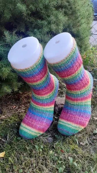 Ručně pletené duhové vlněné ponožky 2