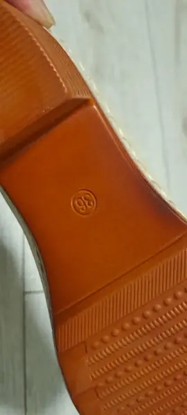 Dámské béžové nazouváky na klínku 3