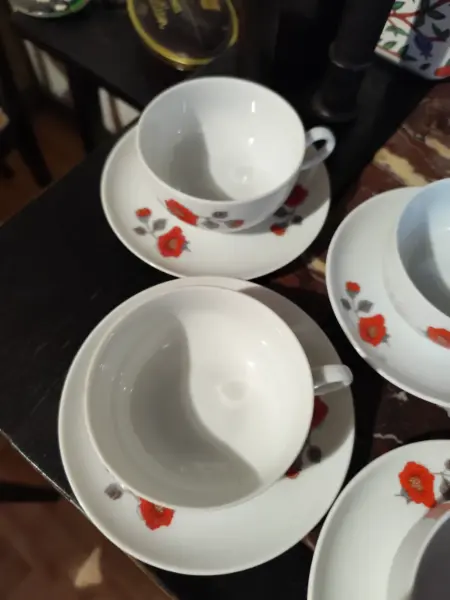 Sada porcelánových šálků s podšálky s motivem květin 9