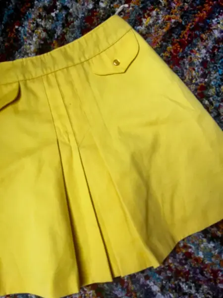 Žlutá dámská sukně s kapsami 3