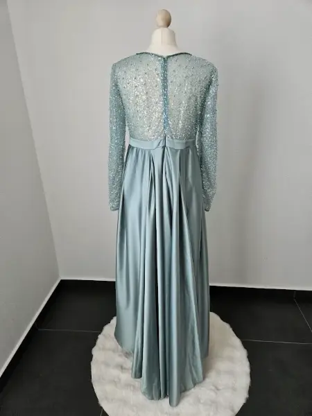 Elegantní večerní šaty 2
