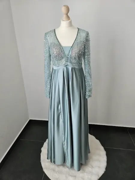Elegantní večerní šaty