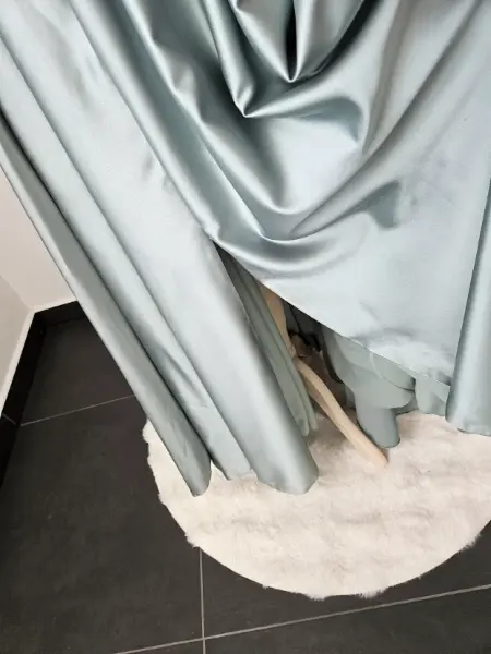 Elegantní večerní šaty 3