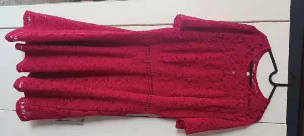 Vínové šaty s krajkou  4