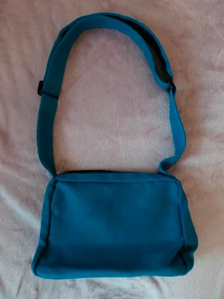 Tyrkysová crossbody kabelka