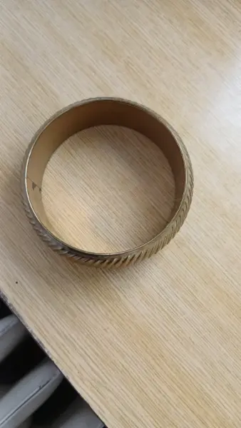 Masivní zlatý náramek s vroubkovaným vzor 5