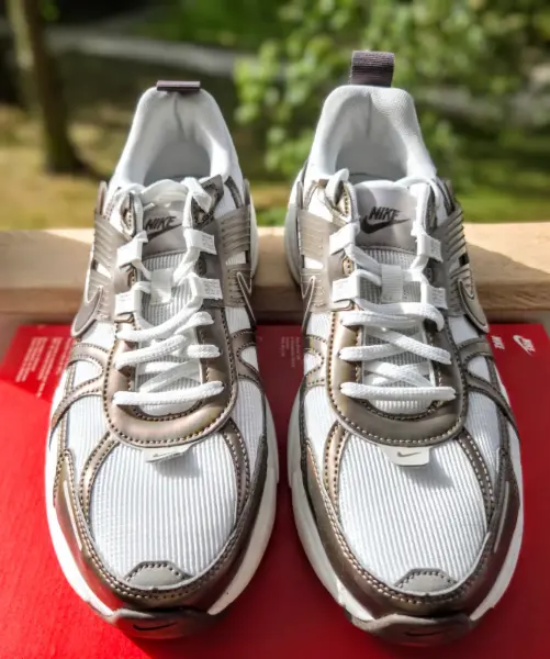 👟 Nike V2K Run – Brown/Picante Stone, Vel.43 3