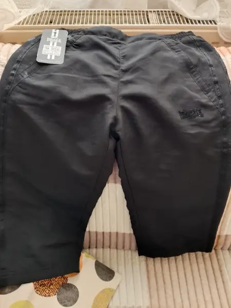 Nové černé kalhoty Lonsdale, vel. 9-10 let