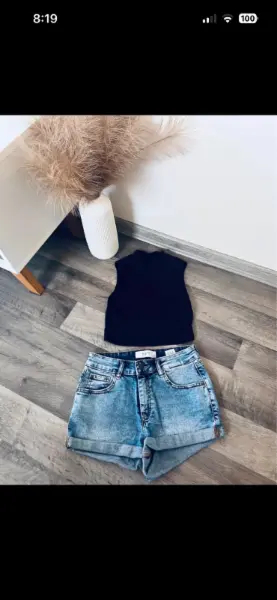 Dámský set: černý crop top a džínové šortky