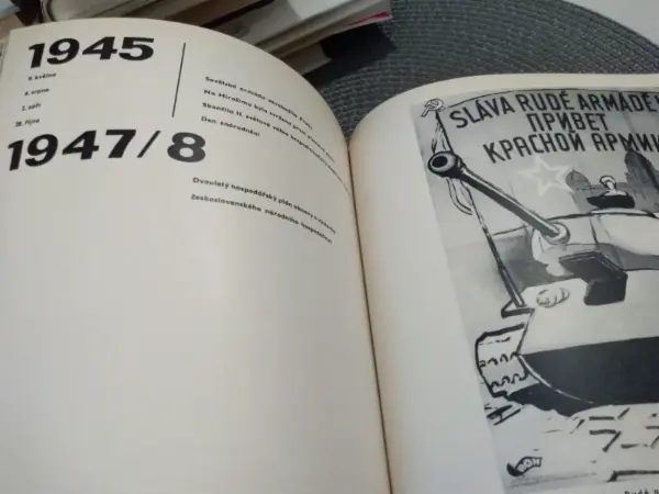 Kniha Černobílé roky - dějiny ČSSR v kresbách 12