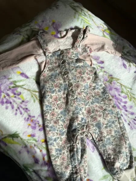 Dětské lacláče Newbie s květinovým vzorem
