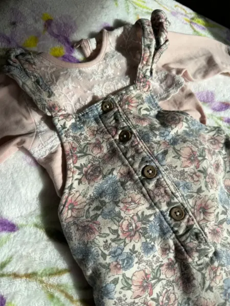 Dětské lacláče Newbie s květinovým vzorem 6