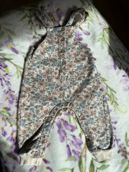 Dětské lacláče Newbie s květinovým vzorem 2