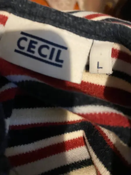 Dlouhá příjemná mikina, minimálně nošená 11