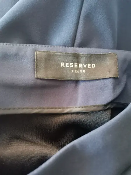 Tmavě modrá sukně Reserved 5