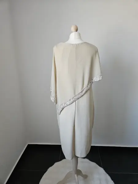 Béžové společenské šaty Fenzy s flitry, vel. 3XL 2