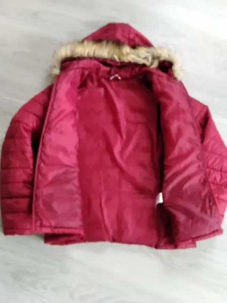 Vínově červená dámská zimní bunda 2