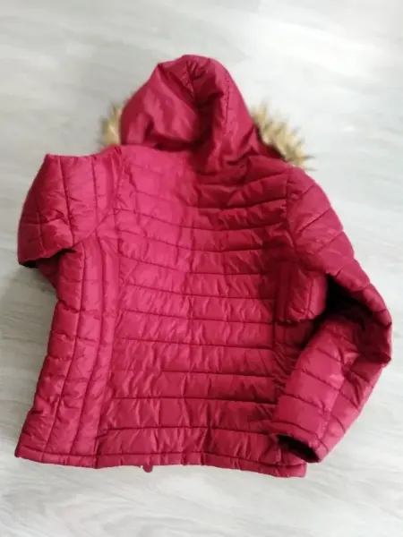 Vínově červená dámská zimní bunda 3
