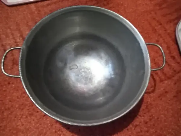 Starožitný cínový talíř a kotlík-mísa 13
