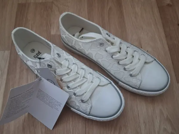 Světlé tenisky se srdíčky vel. 39 - N.O.V.É s visačkou