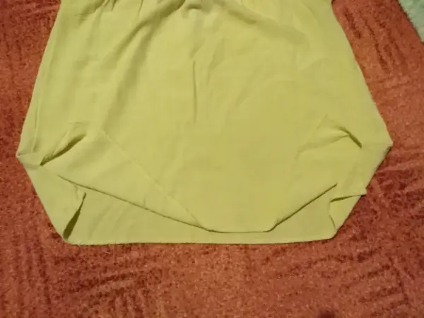 Dvě halenky-topy 18