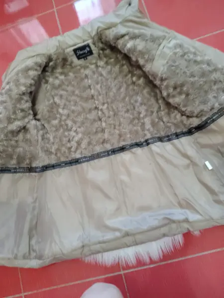 Dámská béžová zimní bunda s kožíškem 4