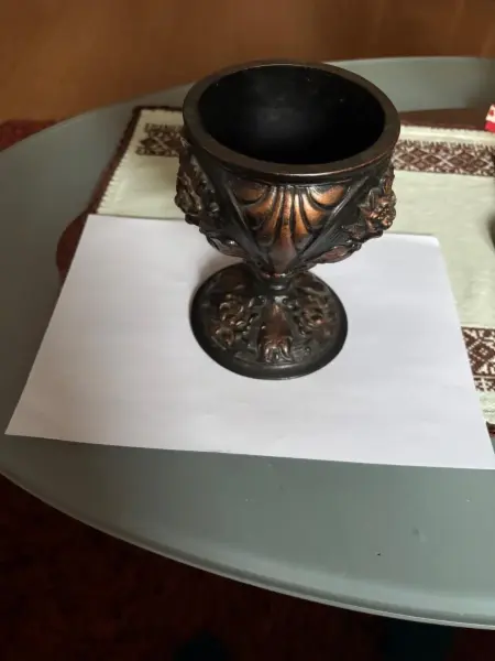 Bronzový dekorativní pohár 3