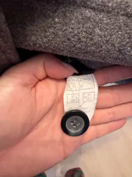 Šedý kabát Orsay s kožešinovým límcem 7