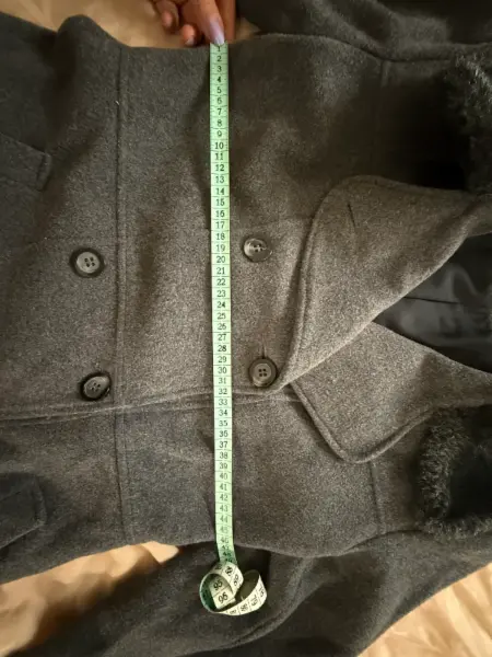 Šedý kabát Orsay s kožešinovým límcem 11