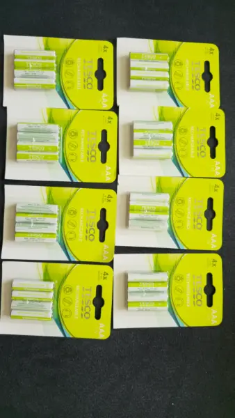 8 balení nabíjecích AAA baterií Tesco (celkem 32 ks)