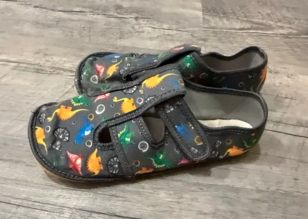 Dětské bačkory s dinosaury