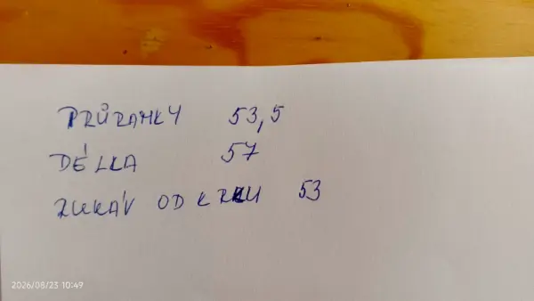 Černá mikina s kapucí a potiskem 2