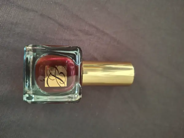 Lak na nehty Estée Lauder Berry Cordial